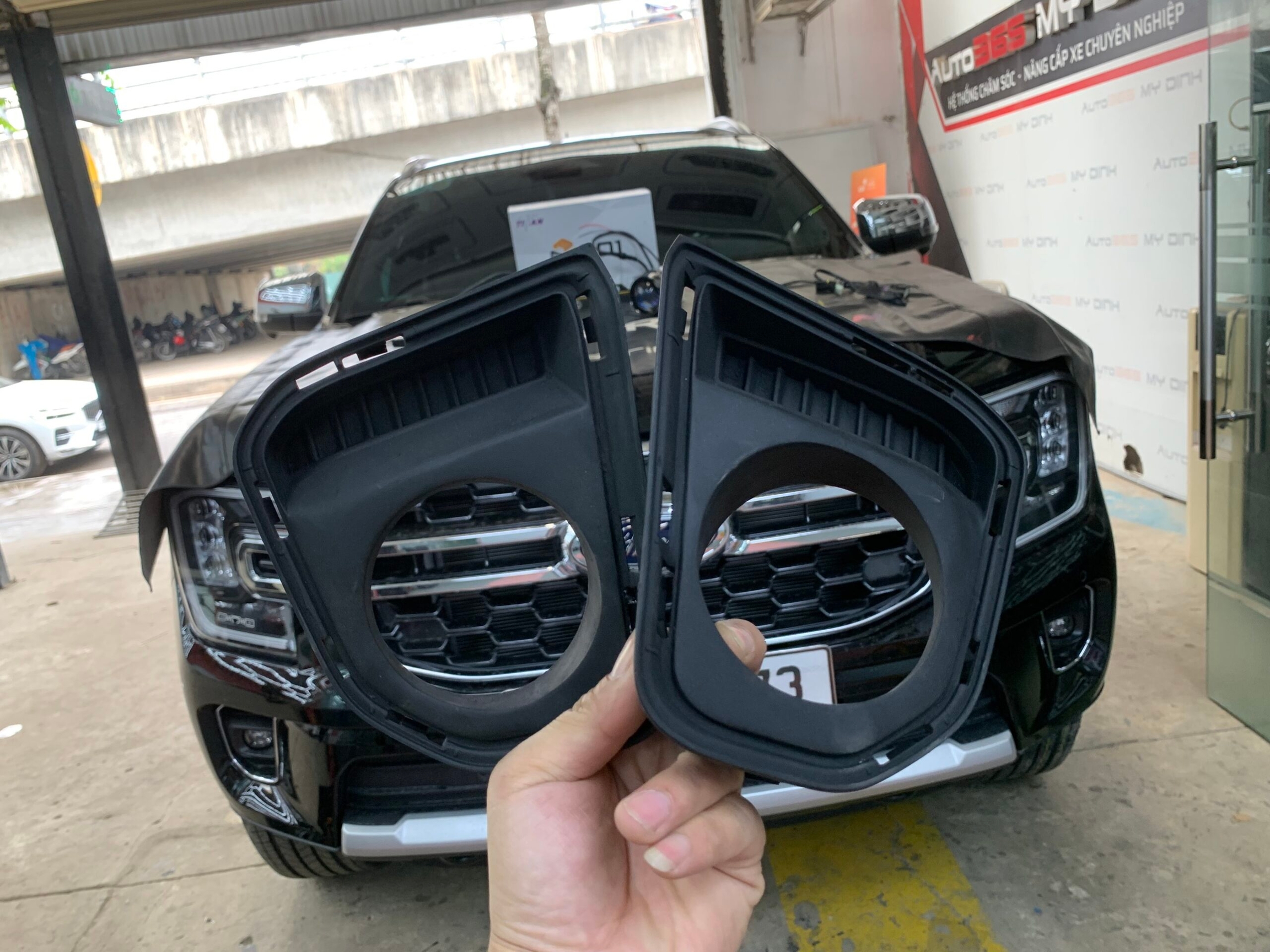 Chế pad cho Ford Everest lắp Titan 301